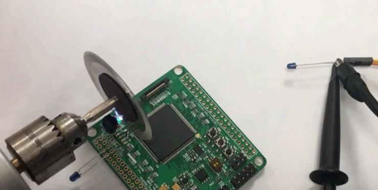 这个白帽黑客曾搞了个看片神器,最近“红外”遥控也被他控制了