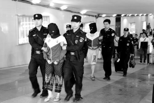 5个月牟利1600万，跨国色情直播团伙被连锅端