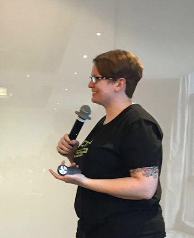 世界顶级女社工手把手教你，如何黑进一家公司？｜DEF CON China