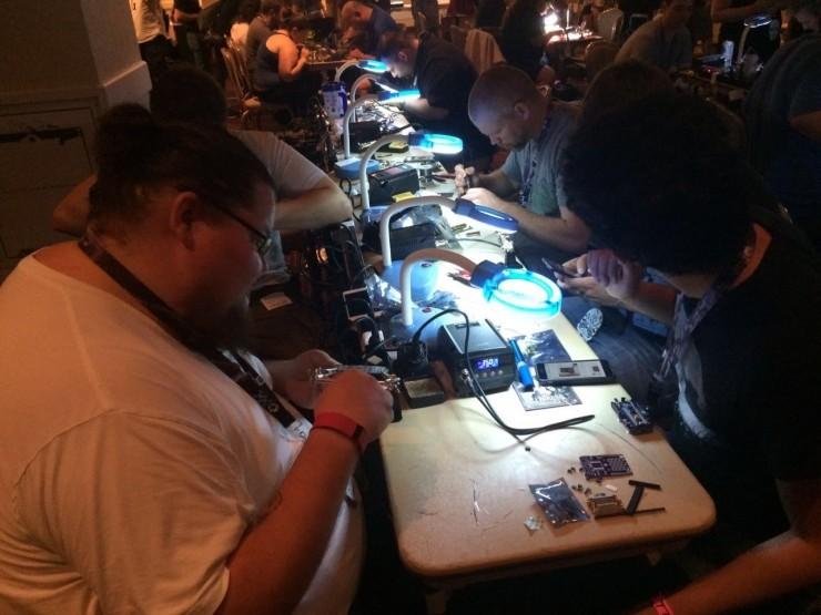 DEF CON 专题 | 溜门撬锁，暗黑市集，带你看世界最大的黑客狂欢