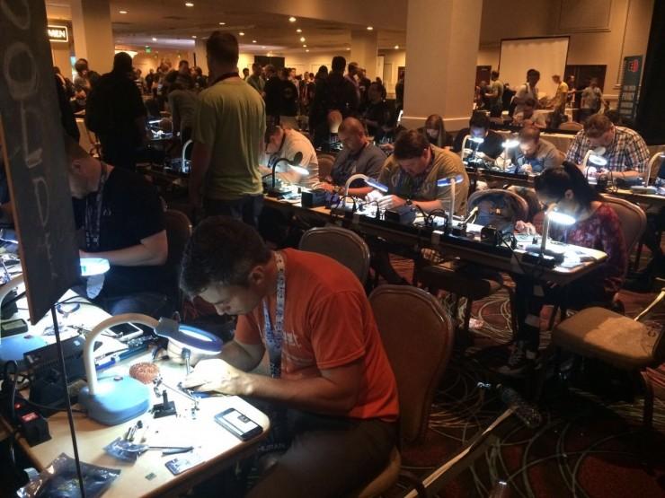 DEF CON 专题 | 溜门撬锁，暗黑市集，带你看世界最大的黑客狂欢