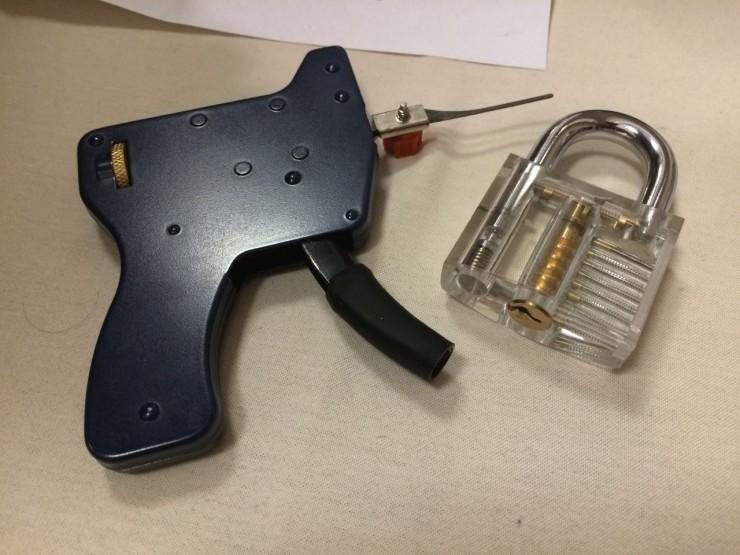 DEF CON 专题 | 溜门撬锁，暗黑市集，带你看世界最大的黑客狂欢