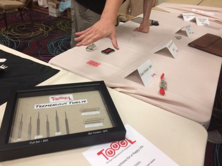 DEF CON 专题 | 溜门撬锁，暗黑市集，带你看世界最大的黑客狂欢