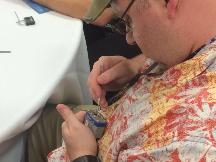 DEF CON 专题 | 溜门撬锁，暗黑市集，带你看世界最大的黑客狂欢