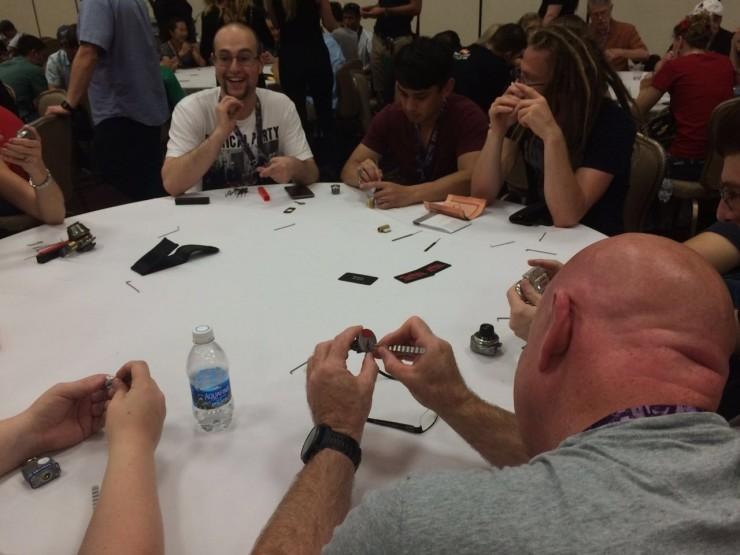 DEF CON 专题 | 溜门撬锁，暗黑市集，带你看世界最大的黑客狂欢