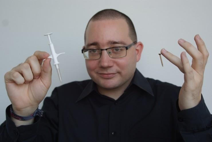 当黑客在体内植入9块芯片后，&ldquo;终结者&rdquo;要来了？