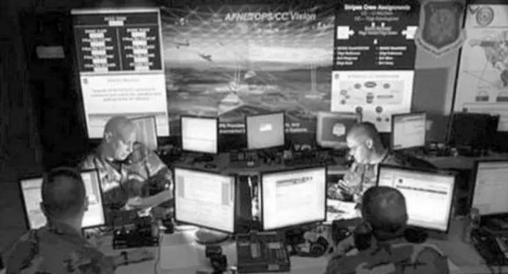 天才黑客入侵五角大楼，窃听情报勾结苏联，转行后却抓出了744个罪犯