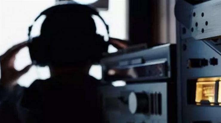 天才黑客入侵五角大楼，窃听情报勾结苏联，转行后却抓出了744个罪犯