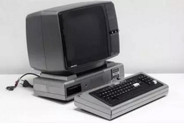 天才黑客入侵五角大楼，窃听情报勾结苏联，转行后却抓出了744个罪犯