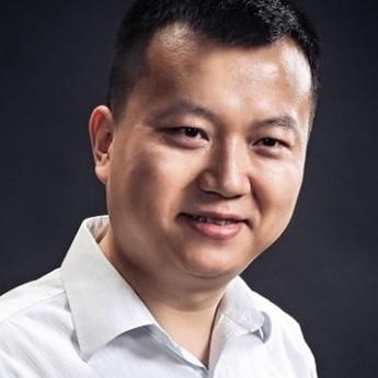 这个黑客、韩国最大杀毒软件企业创始人安哲秀，正在竞选韩国最危险的工作：总统