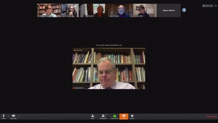 画面被黑客替换成不可描述的场景，政客直播翻车了