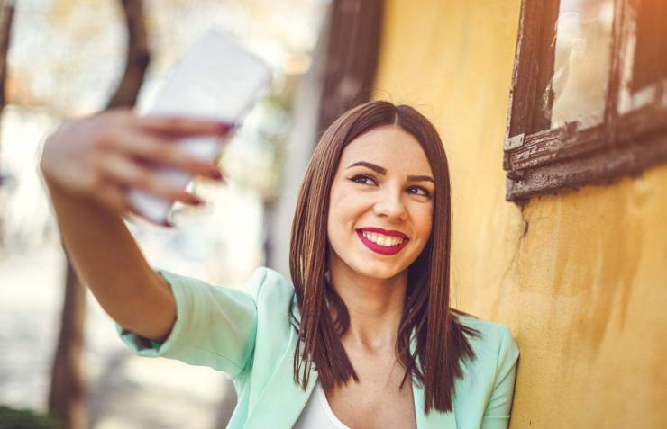 小心!你的自拍照已经被黑客拿到暗网兜售了