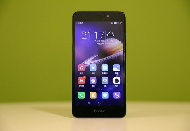 去年卖出4000万台后，荣耀发布了搭载麒麟650的畅玩5C