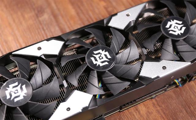 定制刀锋风扇 索泰RTX 2080Ti X-GAMINGOC图赏