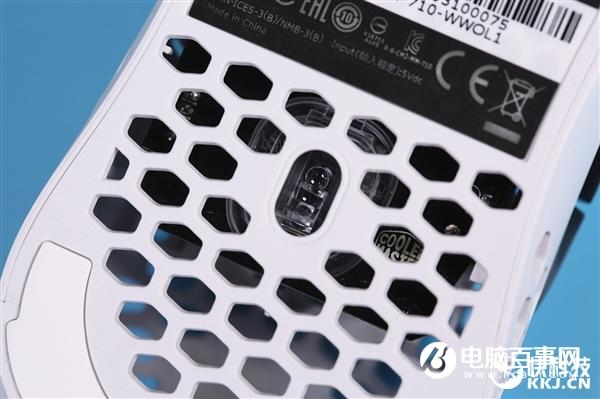 仅53克史上最轻 酷冷至尊710天狼星鼠标白色版图赏