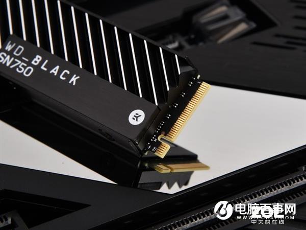 放弃PCIE 4.0吧 这可能是目前最能打的SSD