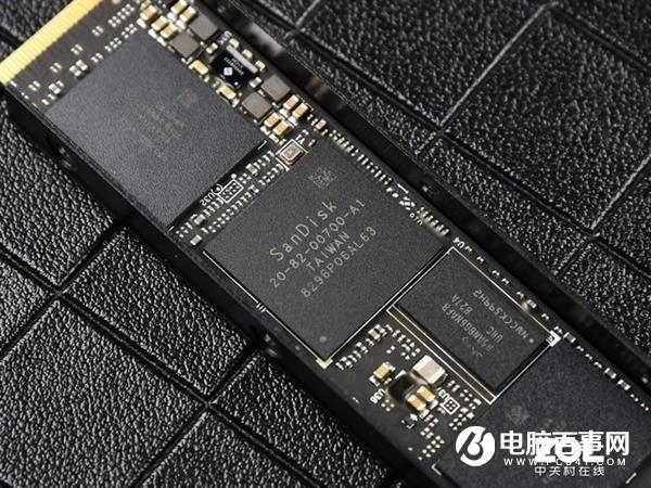 放弃PCIE 4.0吧 这可能是目前最能打的SSD
