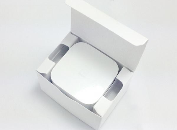 8 x38mm,相比此前的小米盒子机身要小的多的多.