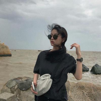 一男一女分开情侣头像 独一无二好看又特别个性贴吧头像