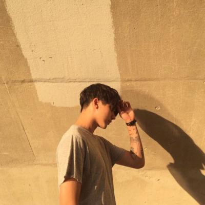 一男一女分开情侣头像 独一无二好看又特别个性贴吧头像