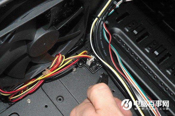 机箱风扇电源怎么接 机箱风扇接主板还是电源？