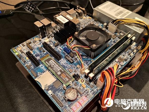 AMD锐龙R1000嵌入式生态展示:DFI带来名片大小超迷你系统