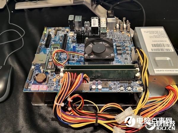 AMD锐龙R1000嵌入式生态展示:DFI带来名片大小超迷你系统