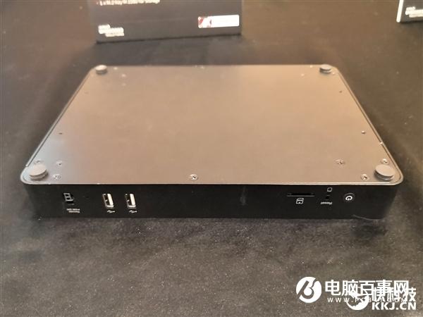 AMD锐龙R1000嵌入式生态展示:DFI带来名片大小超迷你系统