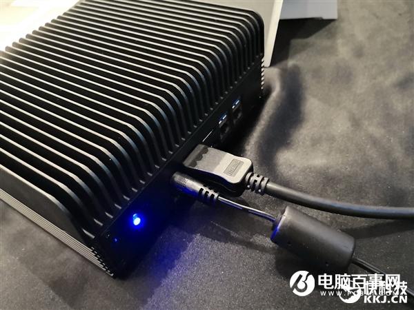 AMD锐龙R1000嵌入式生态展示:DFI带来名片大小超迷你系统