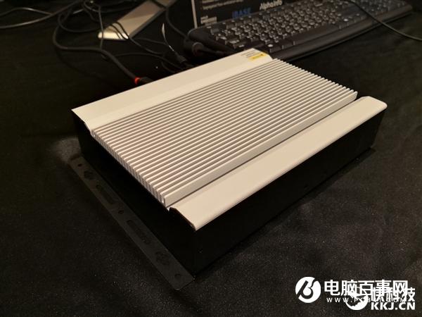 AMD锐龙R1000嵌入式生态展示:DFI带来名片大小超迷你系统