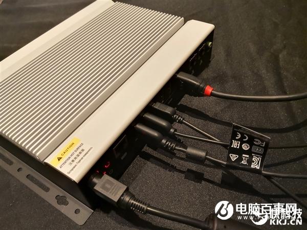 AMD锐龙R1000嵌入式生态展示:DFI带来名片大小超迷你系统