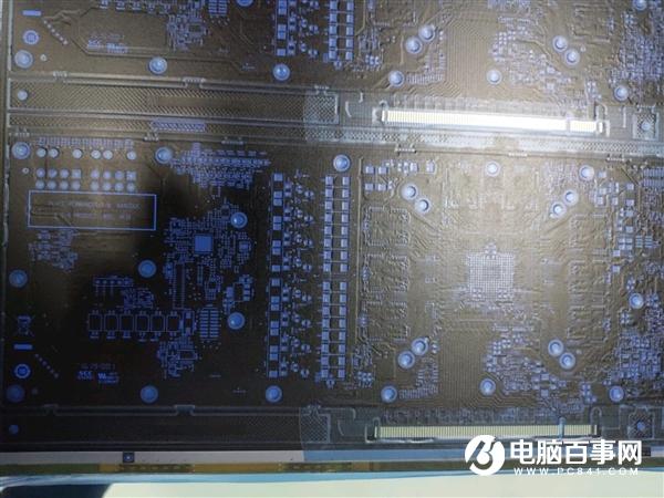 AMD 7nm Navi显卡PCB泄露:第一次上GDDR6显存