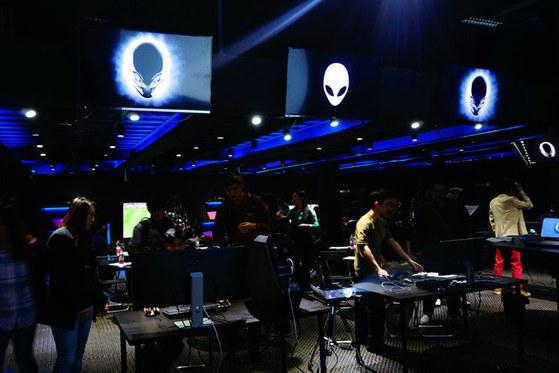 发烧游戏利器 外星人Area-51台机电脑图赏