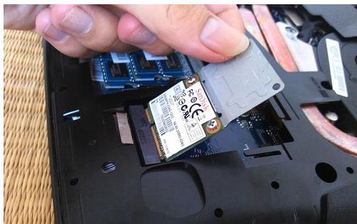 笔记本电脑怎么安装固态硬盘