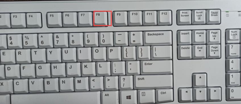 win7安装完成重启不能进入系统怎么办