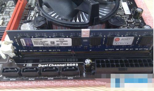 如何安装内存条 小编教你安装内存条的方法