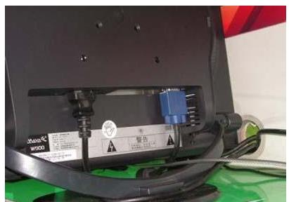 电脑开机显示器黑屏,小编教你电脑开机后屏幕黑屏怎么解决